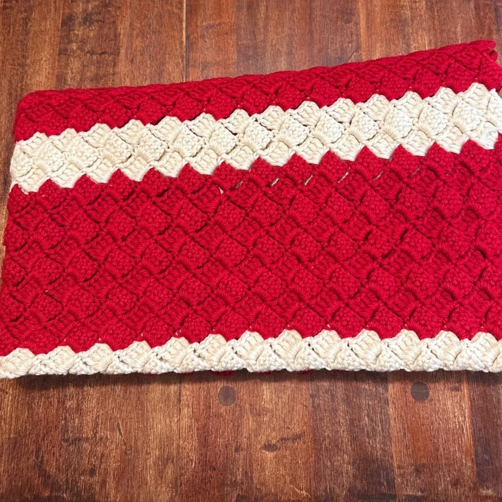 Crochet Blanket Unisex 35x45 Red Cream Excellent Striped Scalloped